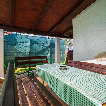 Σπίτι διακοπών 2 Bedroom Cozy In Ližnjan